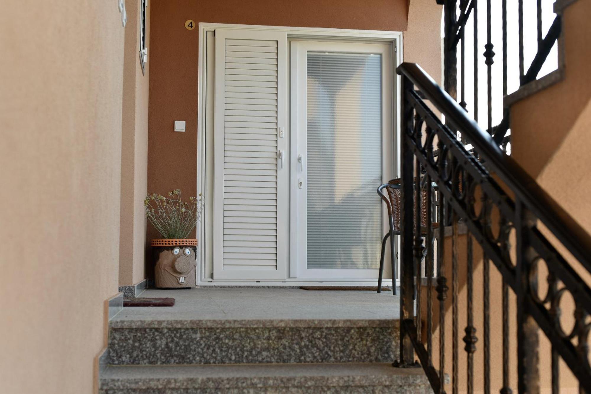 Apartmani Natasa Nino Jezera, Murter Ruang foto