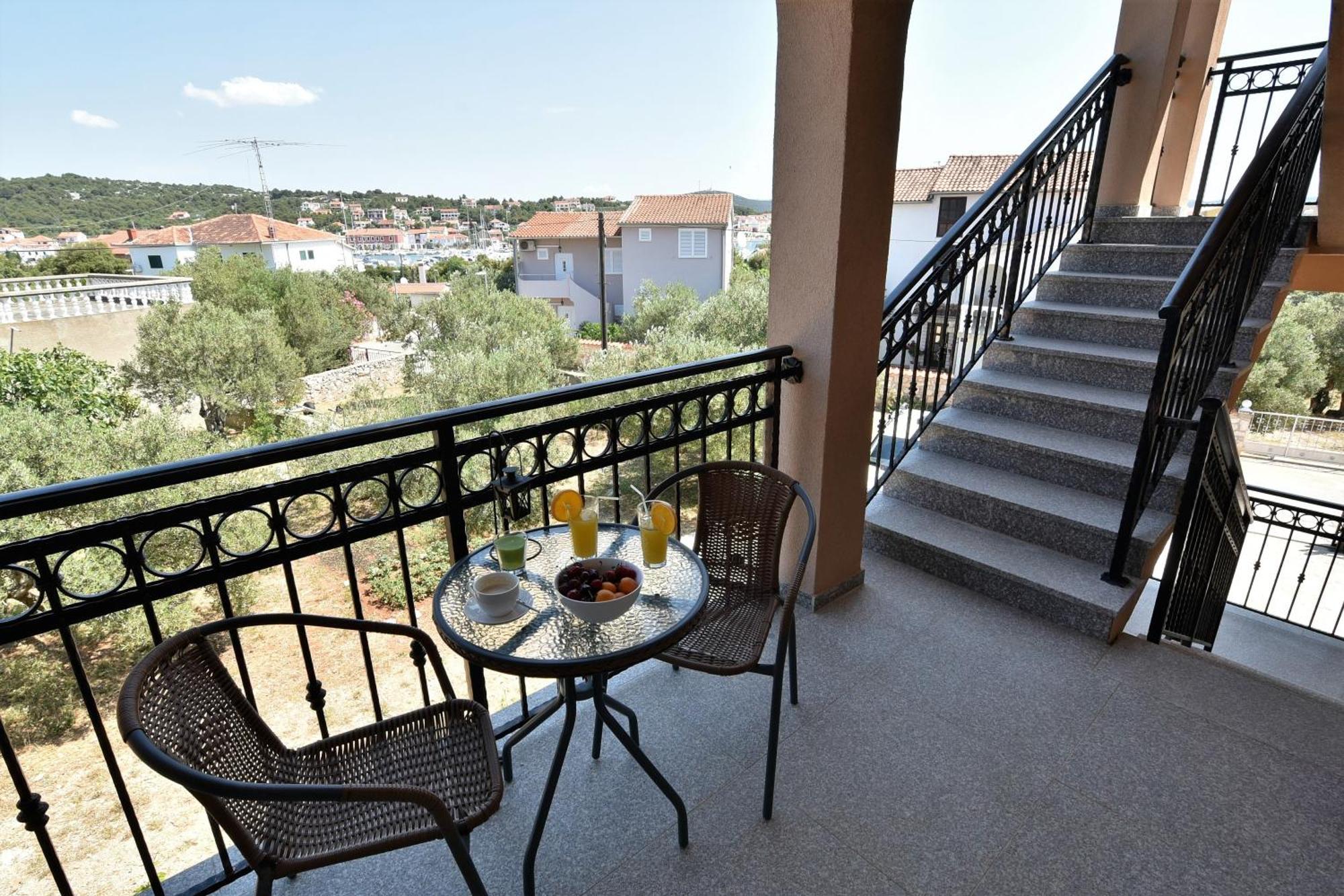Apartmani Natasa Nino Jezera, Murter Ruang foto
