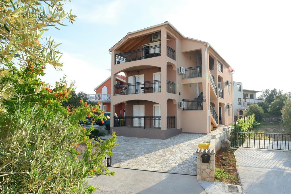 Apartmani Natasa Nino Jezera, Murter Bagian luar foto