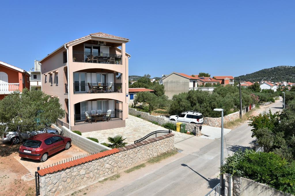 Apartmani Natasa Nino Jezera, Murter Bagian luar foto