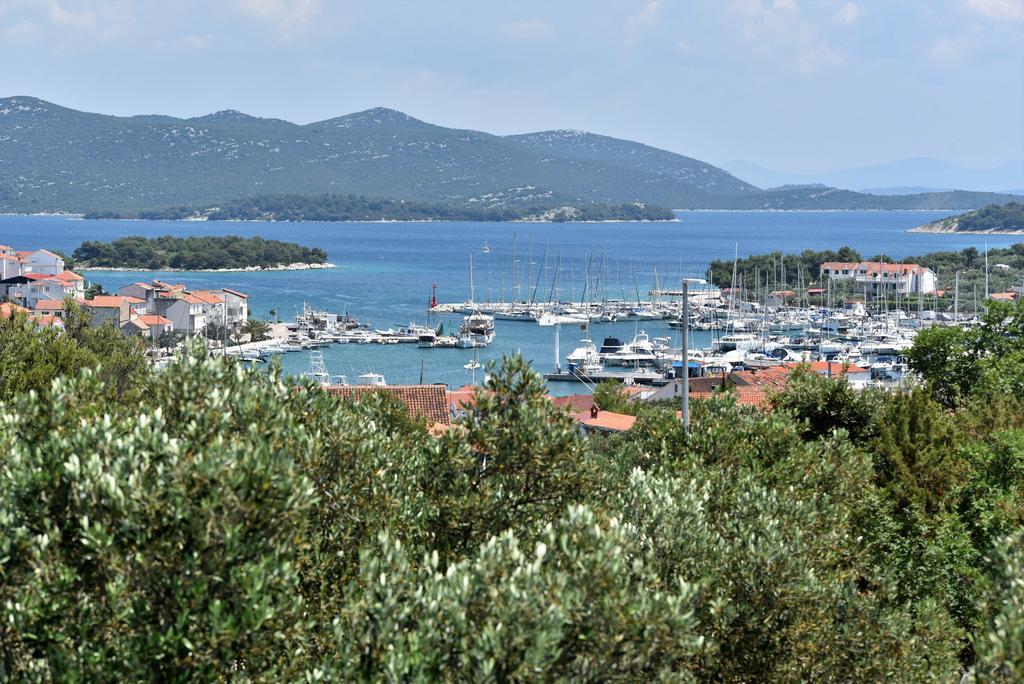 Apartmani Natasa Nino Jezera, Murter Bagian luar foto